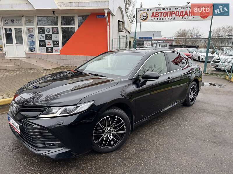 Седан Toyota Camry 2017 в Николаеве