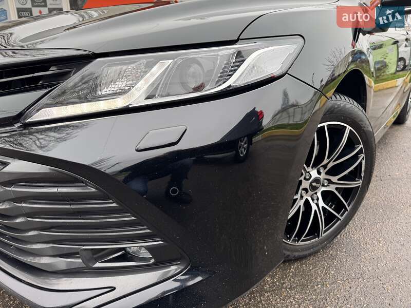 Седан Toyota Camry 2017 в Николаеве