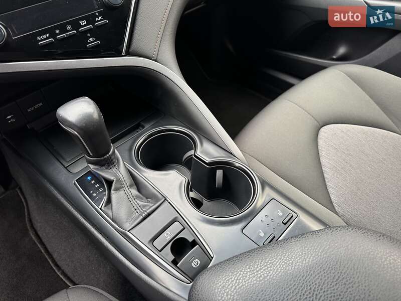 Седан Toyota Camry 2017 в Николаеве