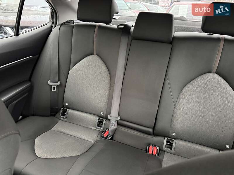 Седан Toyota Camry 2017 в Николаеве