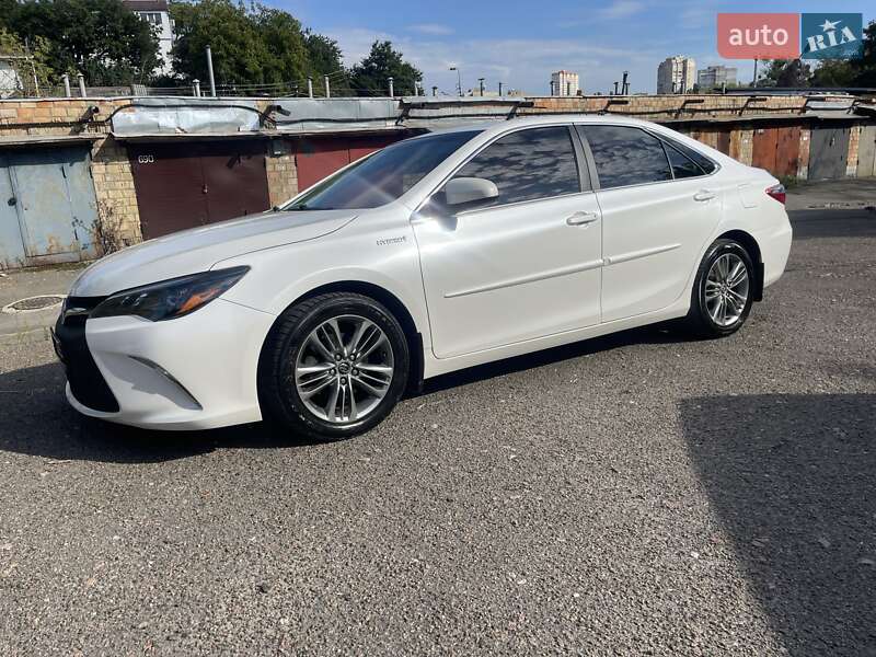 Седан Toyota Camry 2017 в Киеве