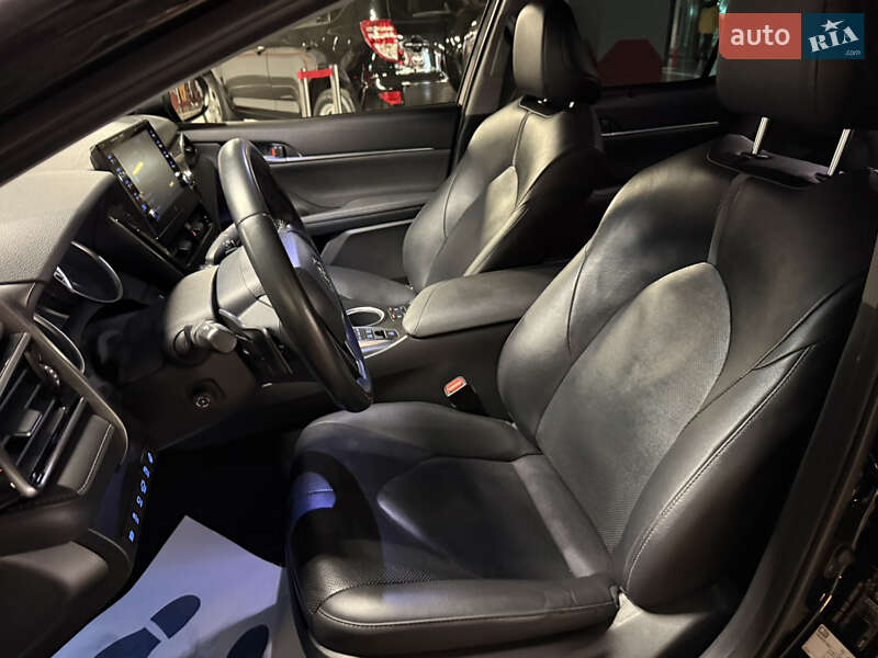 Седан Toyota Camry 2021 в Харкові