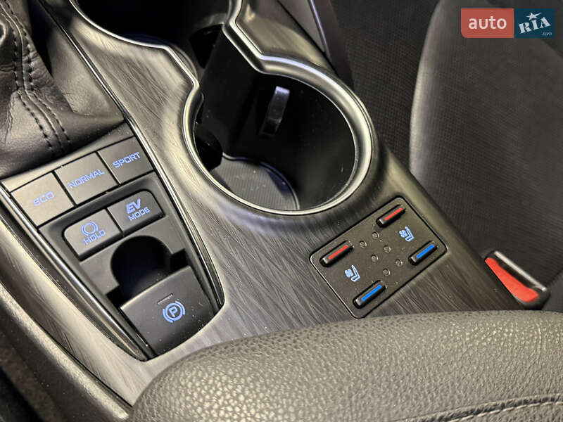 Седан Toyota Camry 2021 в Харкові