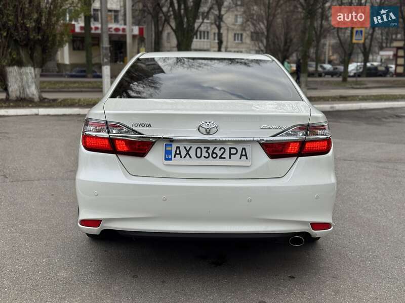 Седан Toyota Camry 2015 в Харкові