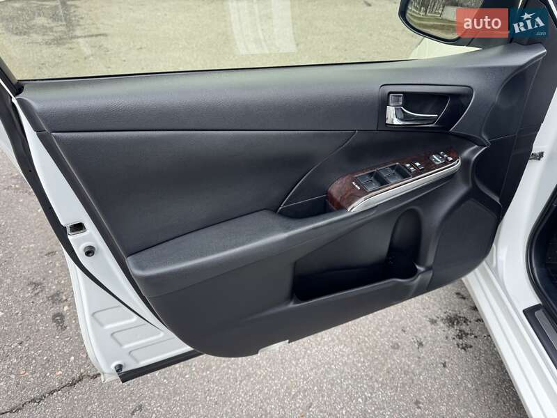 Седан Toyota Camry 2015 в Харкові