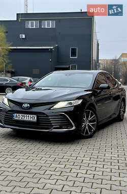 Седан Toyota Camry 2022 в Ужгороді