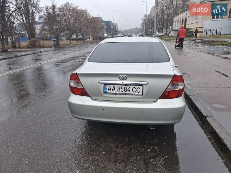 Седан Toyota Camry 2003 в Киеве