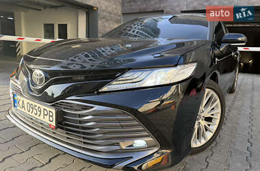 Седан Toyota Camry 2018 в Києві