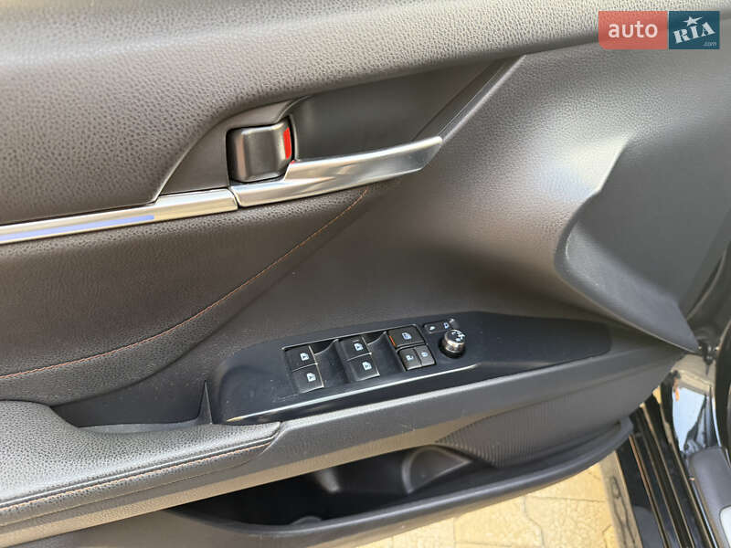 Седан Toyota Camry 2018 в Киеве фото 33 Седан Toyota Camry 2018 в Киеве