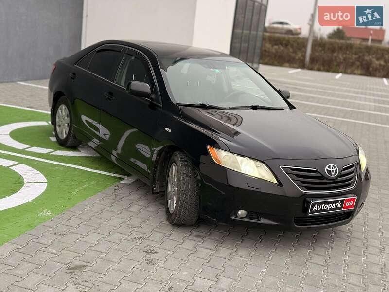 Седан Toyota Camry 2008 в Львові
