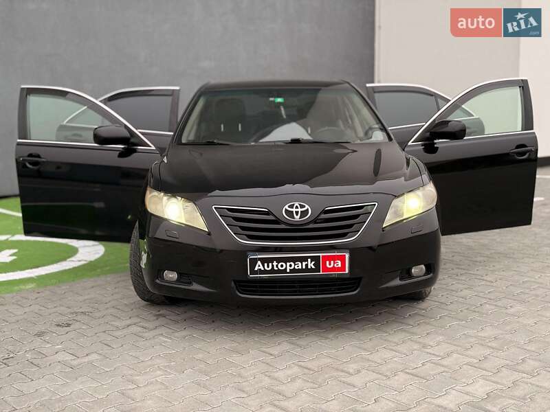 Седан Toyota Camry 2008 в Львові