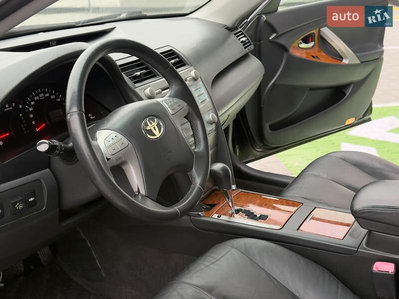 Седан Toyota Camry 2008 в Львові