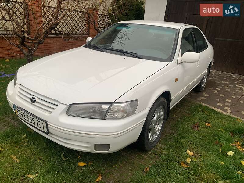 Седан Toyota Camry 1999 в Одессе