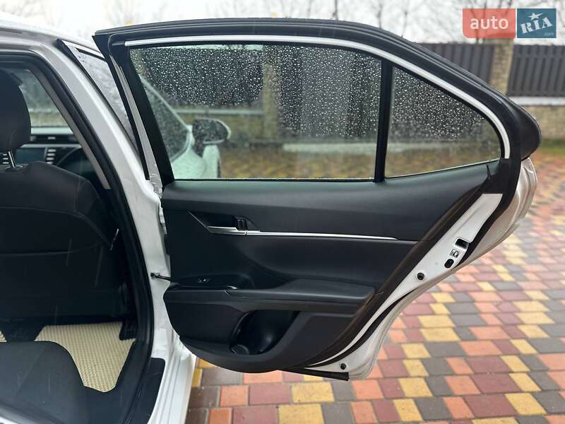 Седан Toyota Camry 2018 в Хмельницькому