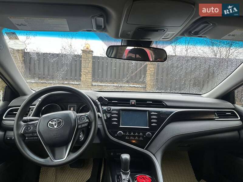 Седан Toyota Camry 2018 в Хмельницькому