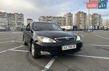 Седан Toyota Camry 2004 в Києві