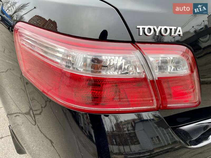 Седан Toyota Camry 2010 в Киеве