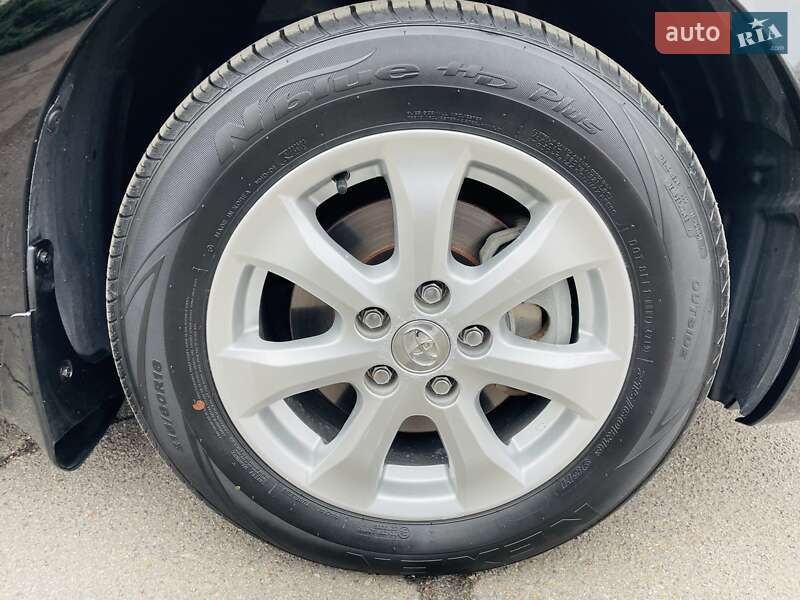 Седан Toyota Camry 2010 в Киеве