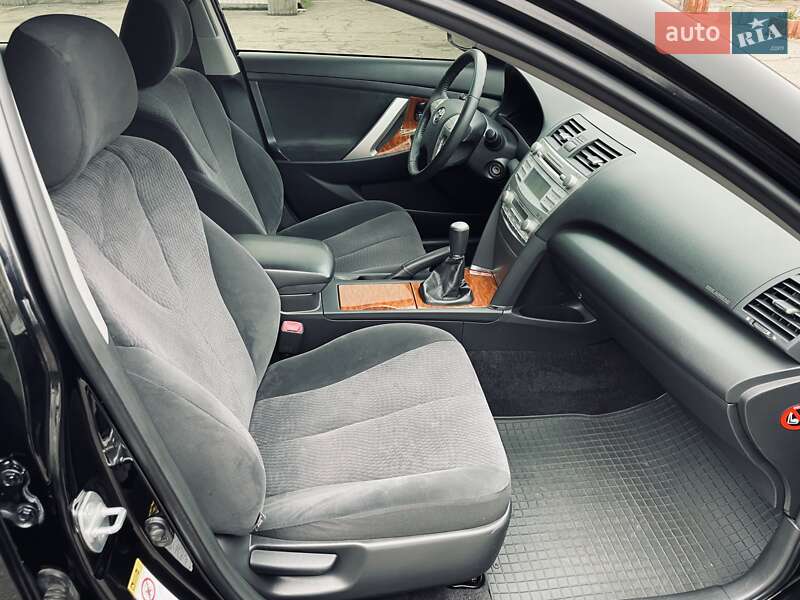 Седан Toyota Camry 2010 в Киеве