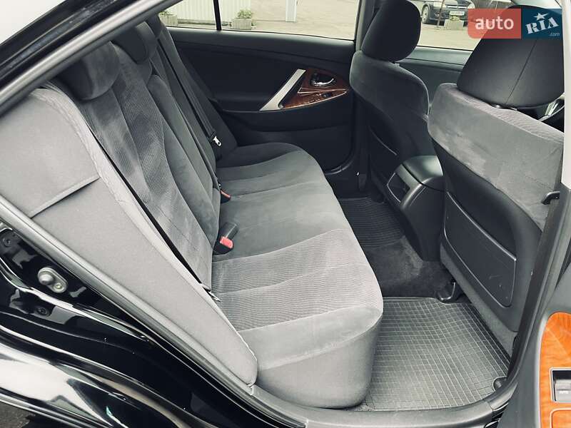 Седан Toyota Camry 2010 в Киеве