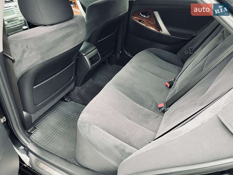 Седан Toyota Camry 2010 в Киеве