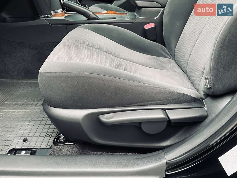 Седан Toyota Camry 2010 в Киеве