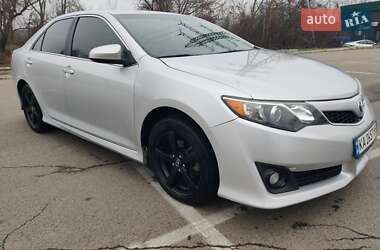 Седан Toyota Camry 2014 в Києві