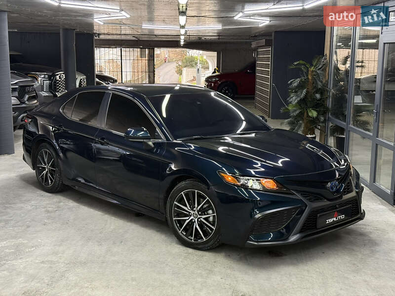 Toyota Camry 2021
