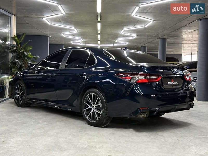 Седан Toyota Camry 2021 в Одессе