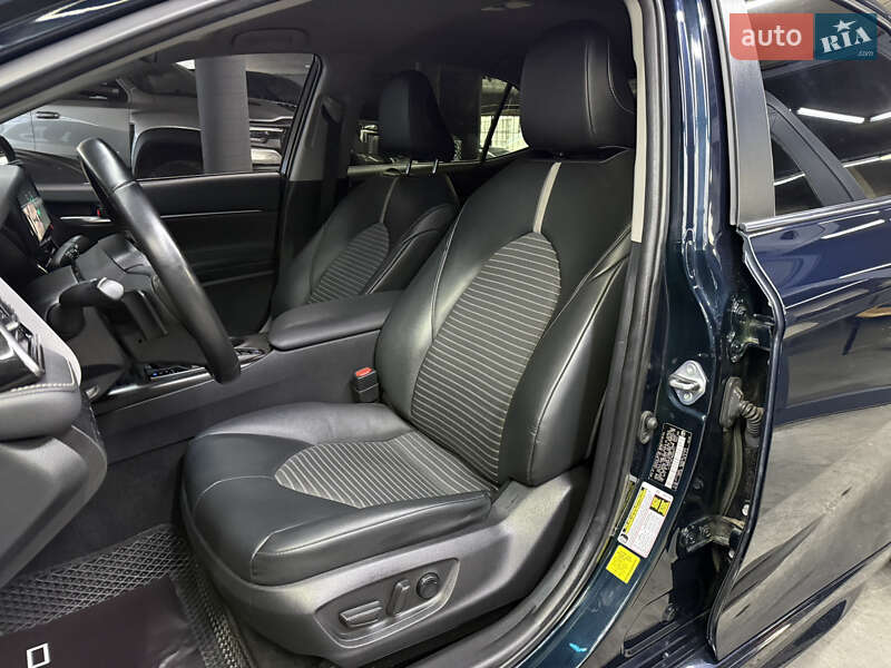 Седан Toyota Camry 2021 в Одессе