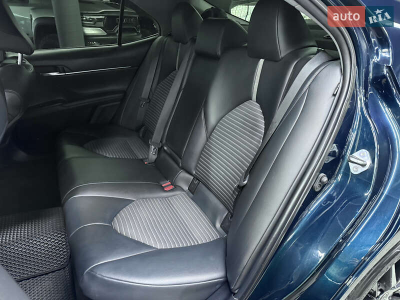 Седан Toyota Camry 2021 в Одессе