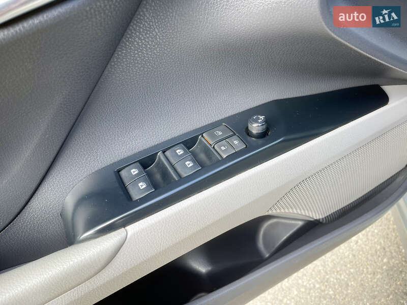 Седан Toyota Camry 2020 в Киеве фото 22 Седан Toyota Camry 2020 в Киеве