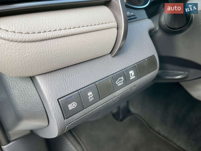 Седан Toyota Camry 2020 в Киеве фото 24 Седан Toyota Camry 2020 в Киеве