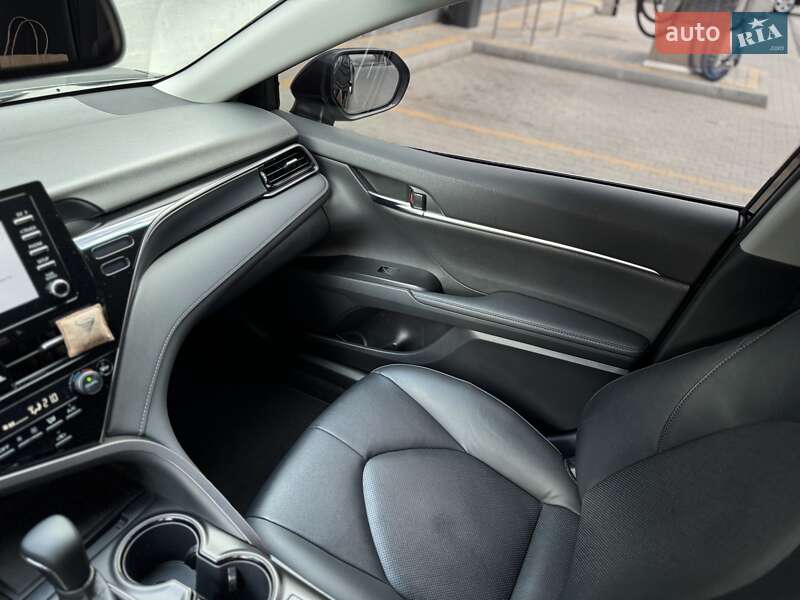 Седан Toyota Camry 2021 в Житомире