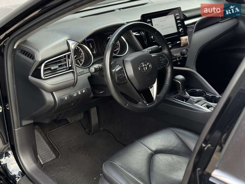 Седан Toyota Camry 2021 в Житомире
