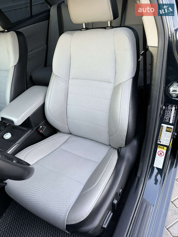 Седан Toyota Camry 2016 в Броварах