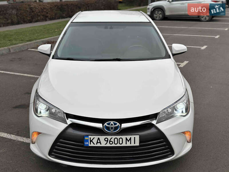 Седан Toyota Camry 2015 в Киеве