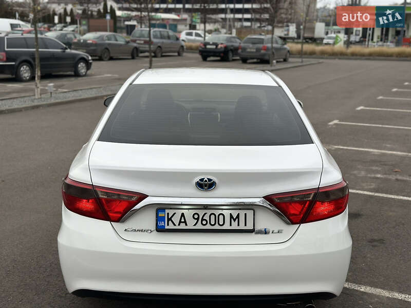 Седан Toyota Camry 2015 в Киеве