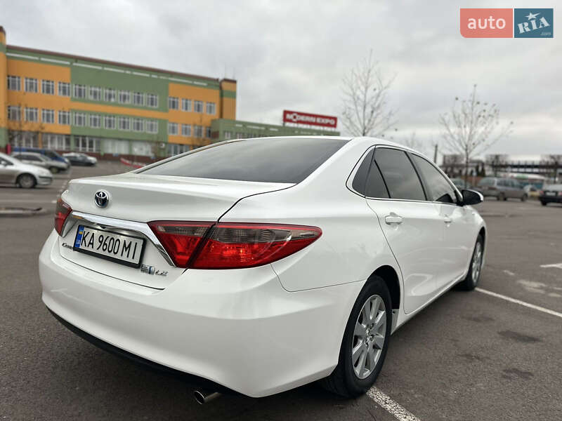 Седан Toyota Camry 2015 в Киеве