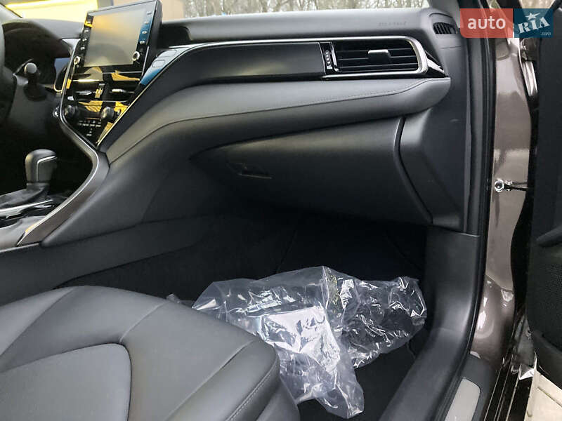 Седан Toyota Camry 2023 в Одессе