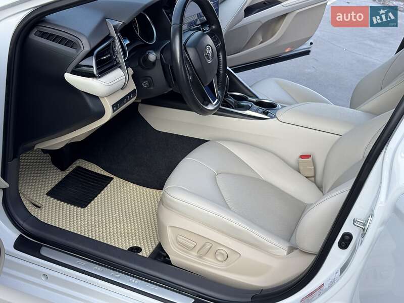 Седан Toyota Camry 2021 в Одесі