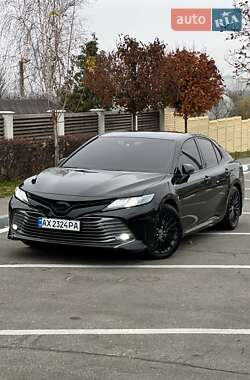 Седан Toyota Camry 2019 в Харькове