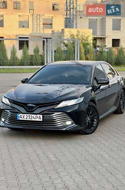 Седан Toyota Camry 2019 в Харькове
