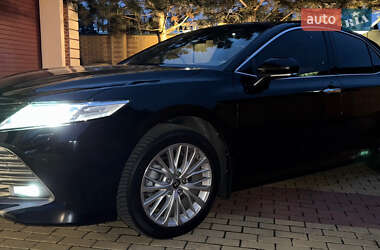 Седан Toyota Camry 2018 в Киеве