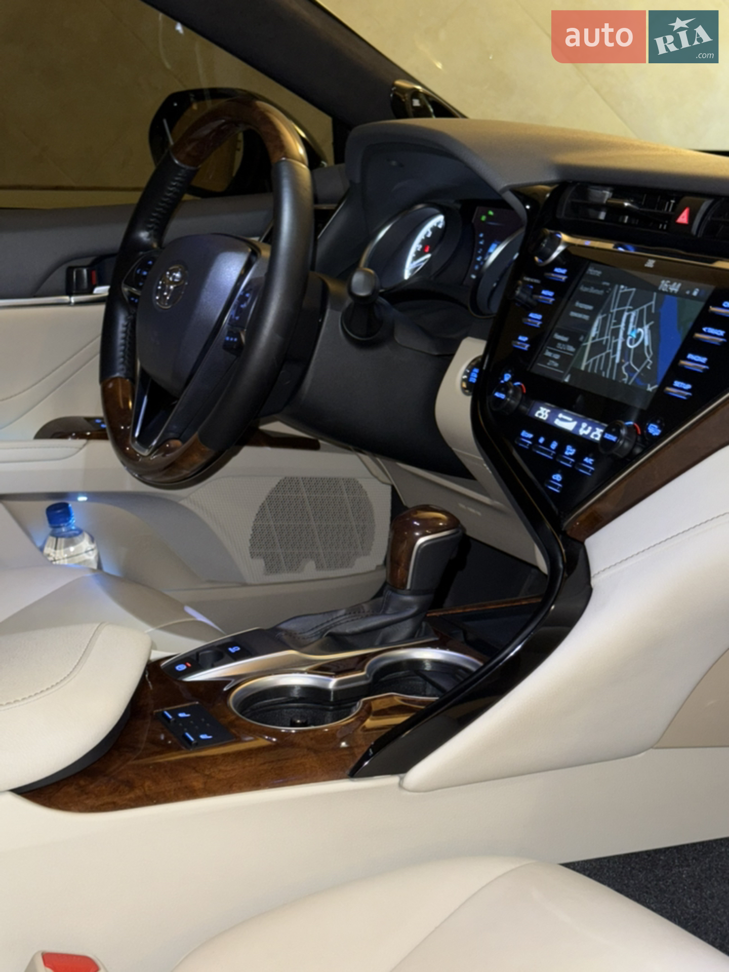 2018 Toyota Camry - мініатюра 16