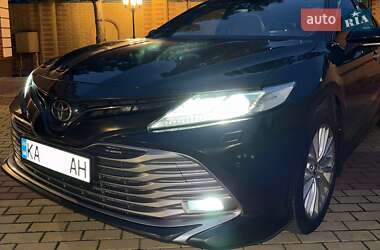 Седан Toyota Camry 2018 в Киеве