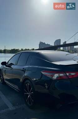 Седан Toyota Camry 2017 в Києві