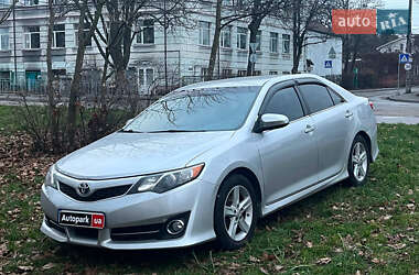 Седан Toyota Camry 2013 в Киеве