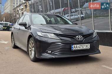 Седан Toyota Camry 2019 в Киеве