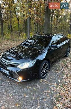 Седан Toyota Camry 2015 в Киеве